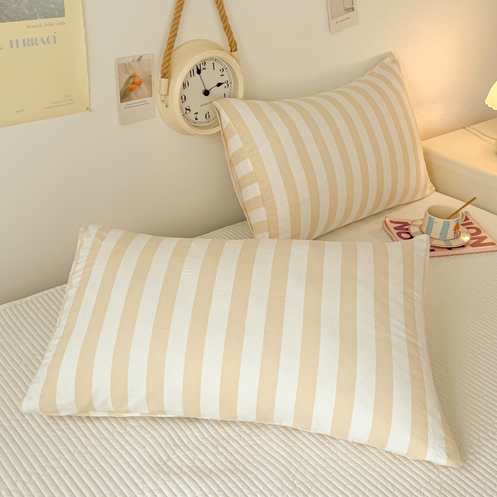 91家纺网 家纺一手货源 找家纺 爱彼家纺 2026新款条纹系列中条枕套一只一对装亲肤柔软-春夏新品 水洗棉条纹米驼