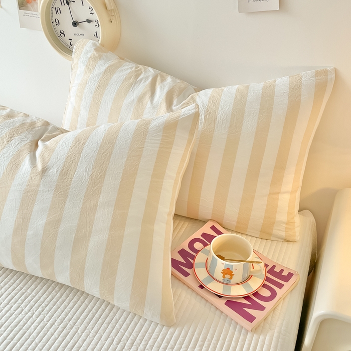 91家纺网 家纺一手货源 找家纺 爱彼家纺 2026新款条纹系列中条枕套一只一对装亲肤柔软-春夏新品 水洗棉条纹米驼