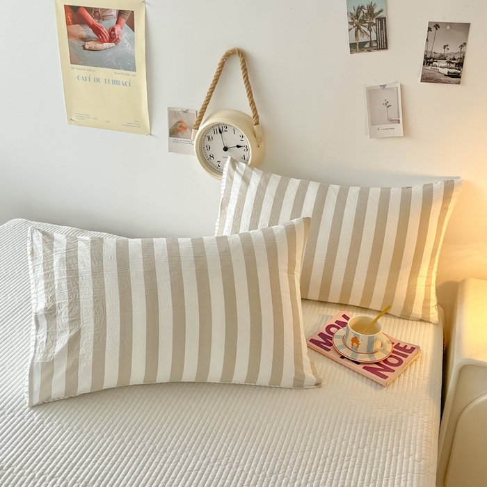 91家纺网 家纺一手货源 找家纺 爱彼家纺 2026新款条纹系列中条枕套一只一对装亲肤柔软-春夏新品 水洗棉条纹浅咖