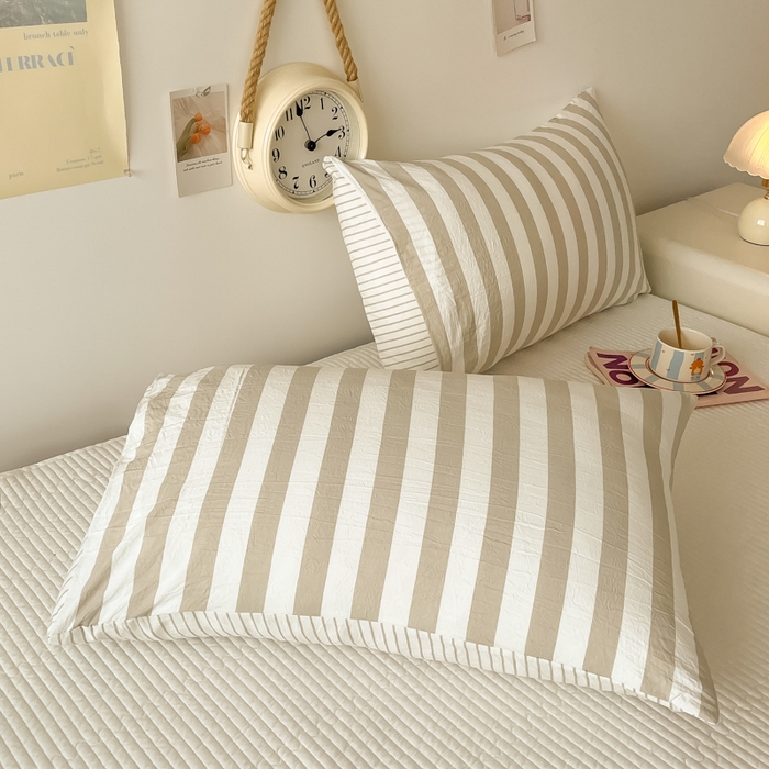 91家纺网 家纺一手货源 找家纺 爱彼家纺 2026新款条纹系列中条枕套一只一对装亲肤柔软-春夏新品 水洗棉条纹浅咖