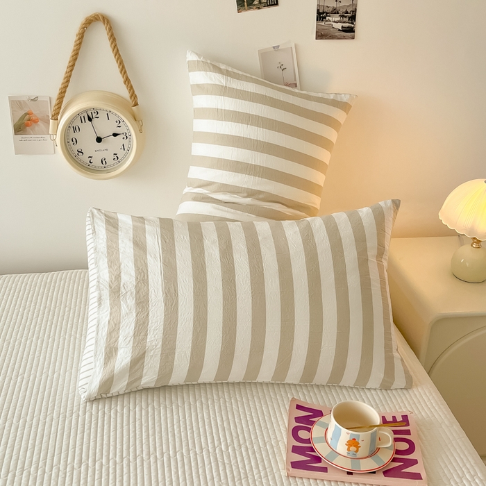 91家纺网 家纺一手货源 找家纺 爱彼家纺 2026新款条纹系列中条枕套一只一对装亲肤柔软-春夏新品 水洗棉条纹浅咖