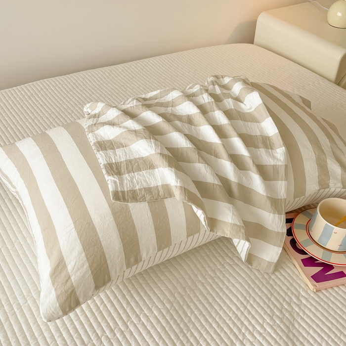 91家纺网 家纺一手货源 找家纺 爱彼家纺 2026新款条纹系列中条枕套一只一对装亲肤柔软-春夏新品 水洗棉条纹浅咖