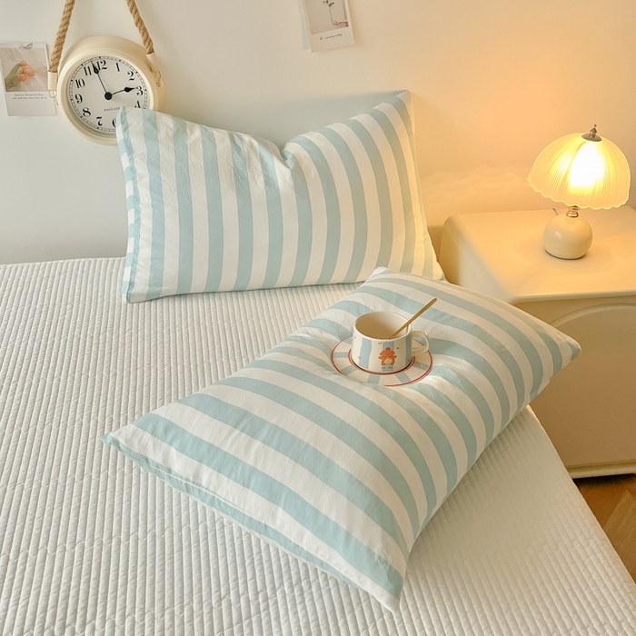 91家纺网 家纺一手货源 找家纺 爱彼家纺 2026新款条纹系列中条枕套一只一对装亲肤柔软-春夏新品 水洗棉条纹青绿