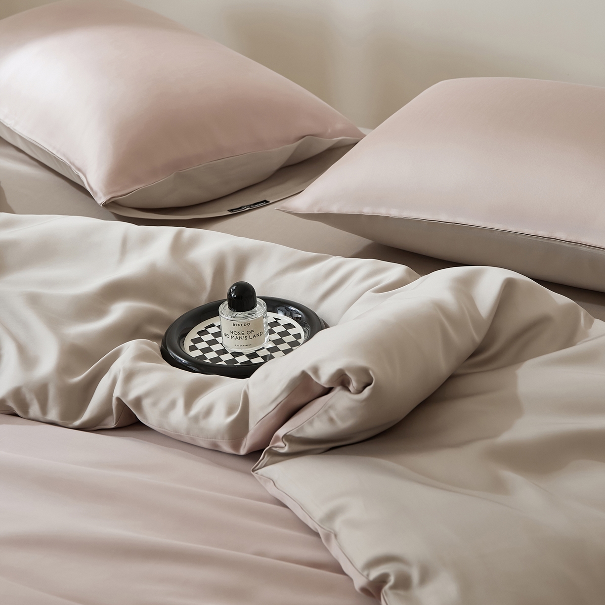 91家纺网 家纺一手货源 找家纺 EH家居 2026新款天丝仲夏夜之梦系列四件套 仲夏-粉灰