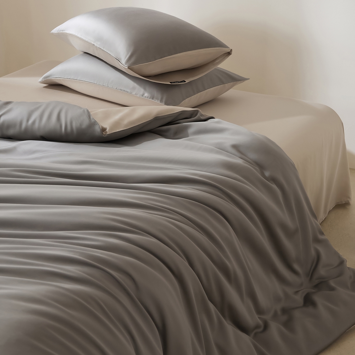 91家纺网 家纺一手货源 找家纺 EH家居 2026新款天丝仲夏夜之梦系列四件套 仲夏-月影灰