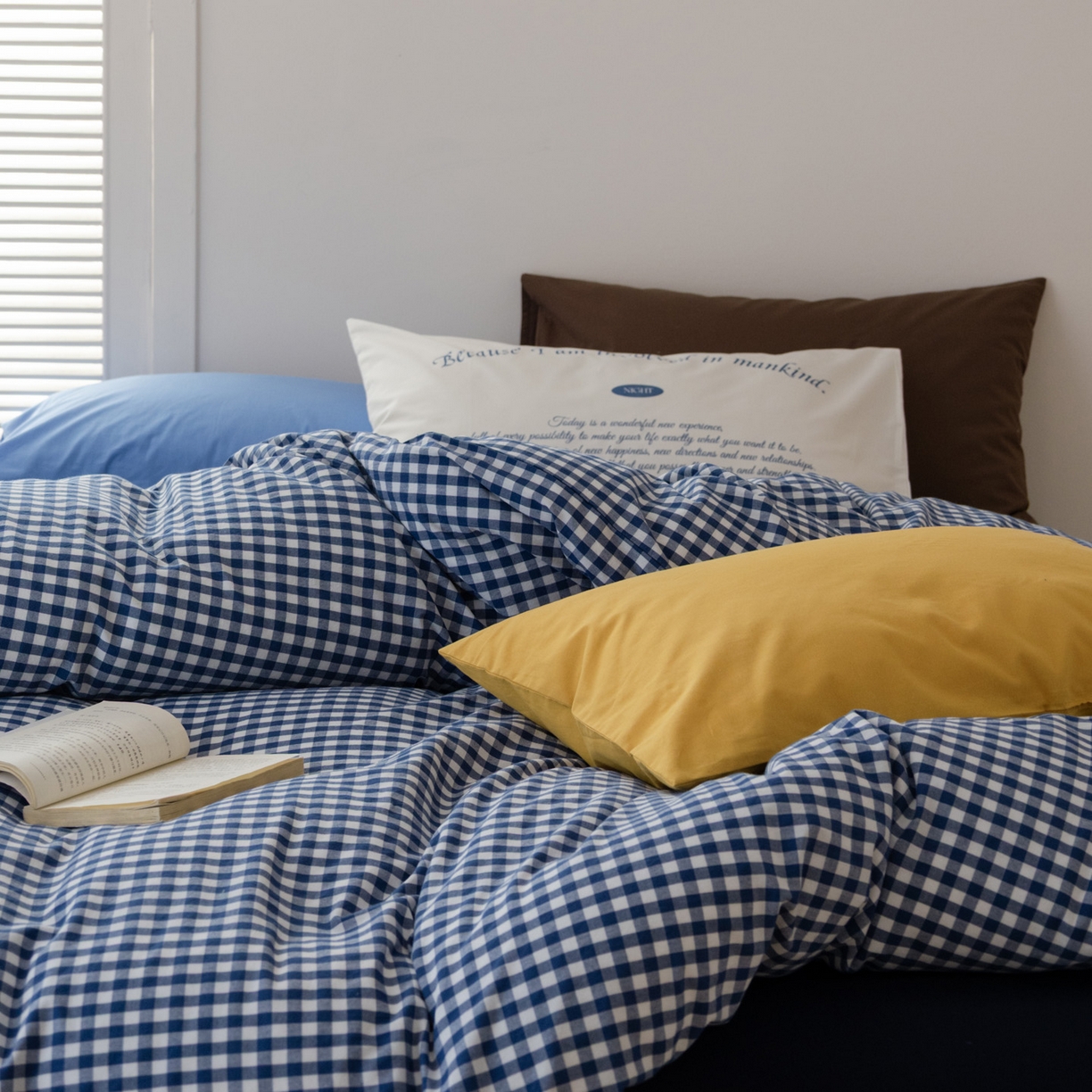 91家纺网 家纺一手货源 找家纺 艾沁家纺 2026新款全棉色织水洗棉格子条纹混搭四件套 佛罗伦萨-枕套（姜黄+天真蓝）