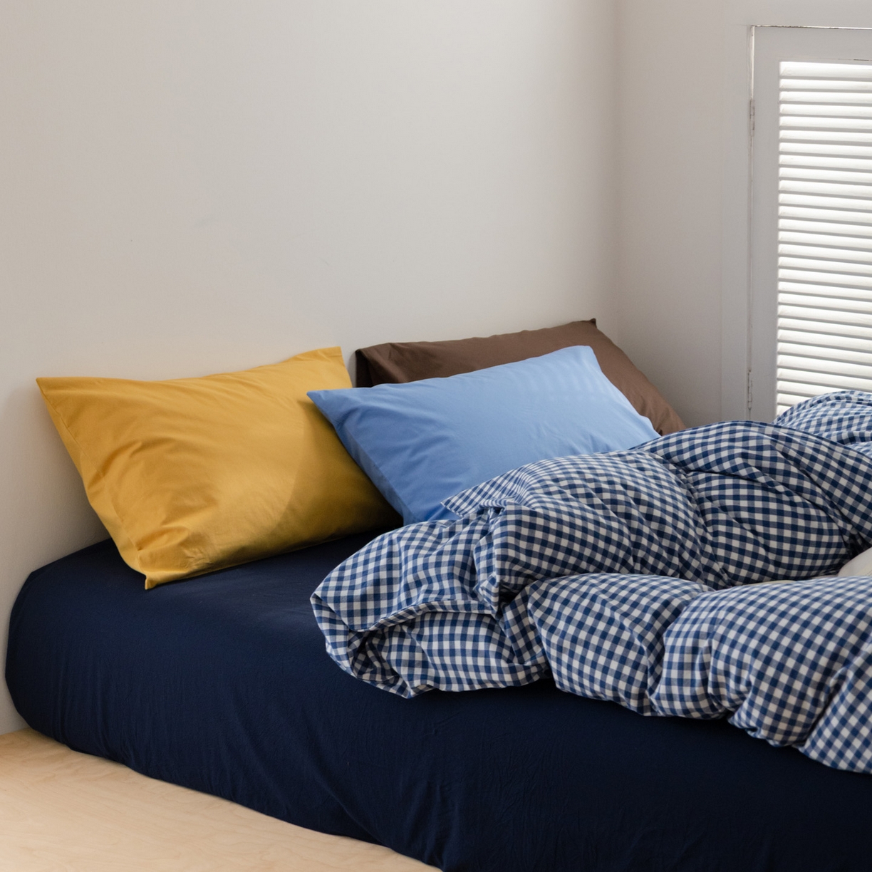 91家纺网 家纺一手货源 找家纺 艾沁家纺 2026新款全棉色织水洗棉格子条纹混搭四件套 佛罗伦萨-枕套（姜黄+天真蓝）