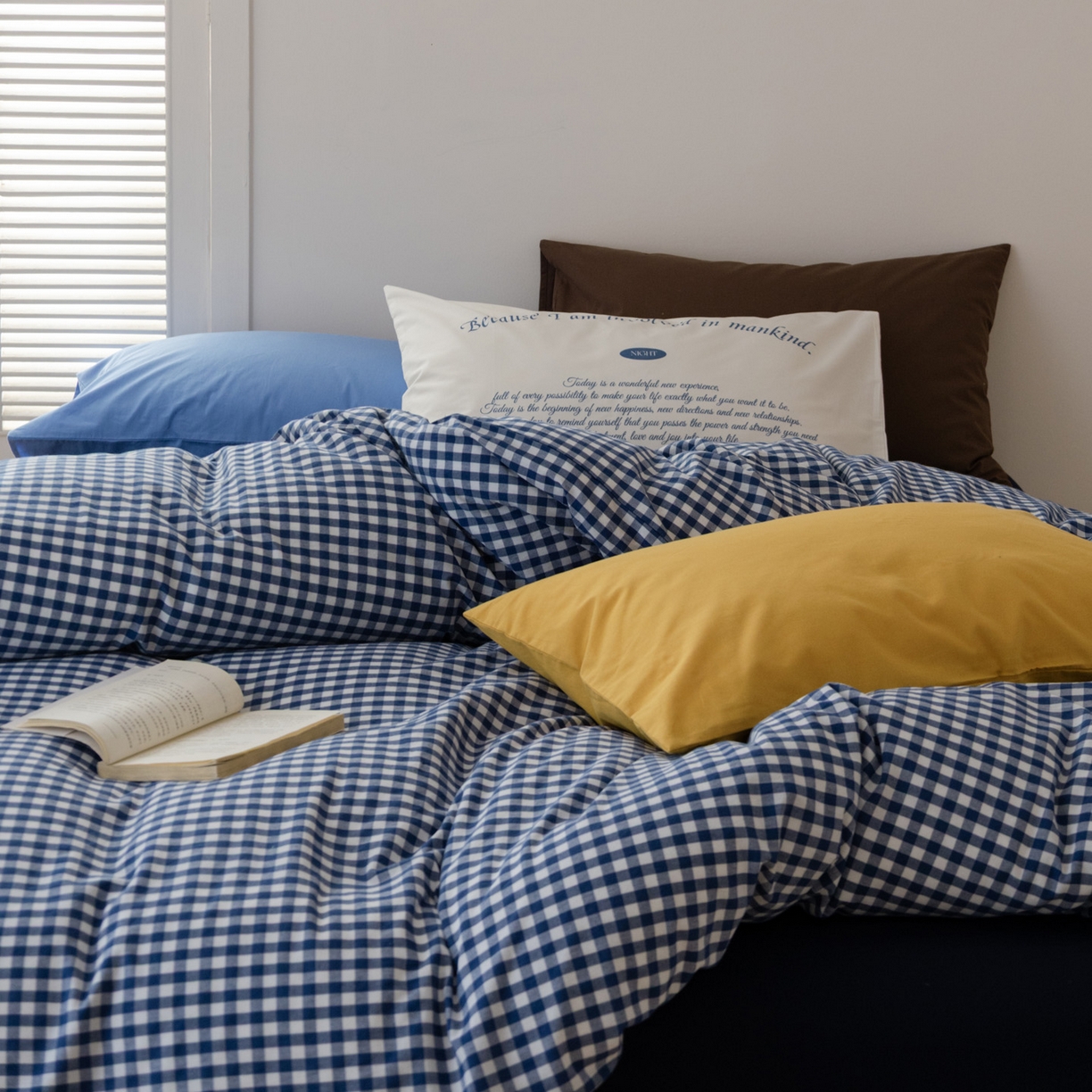 91家纺网 家纺一手货源 找家纺 艾沁家纺 2026新款全棉色织水洗棉格子条纹混搭四件套 佛罗伦萨-枕套（姜黄+巧克力）