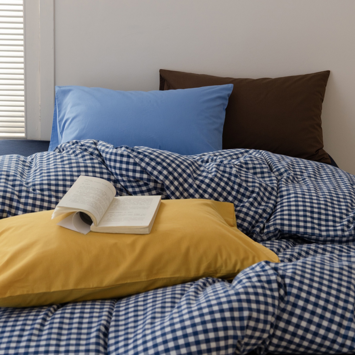 91家纺网 家纺一手货源 找家纺 艾沁家纺 2026新款全棉色织水洗棉格子条纹混搭四件套 佛罗伦萨-枕套（姜黄+巧克力）