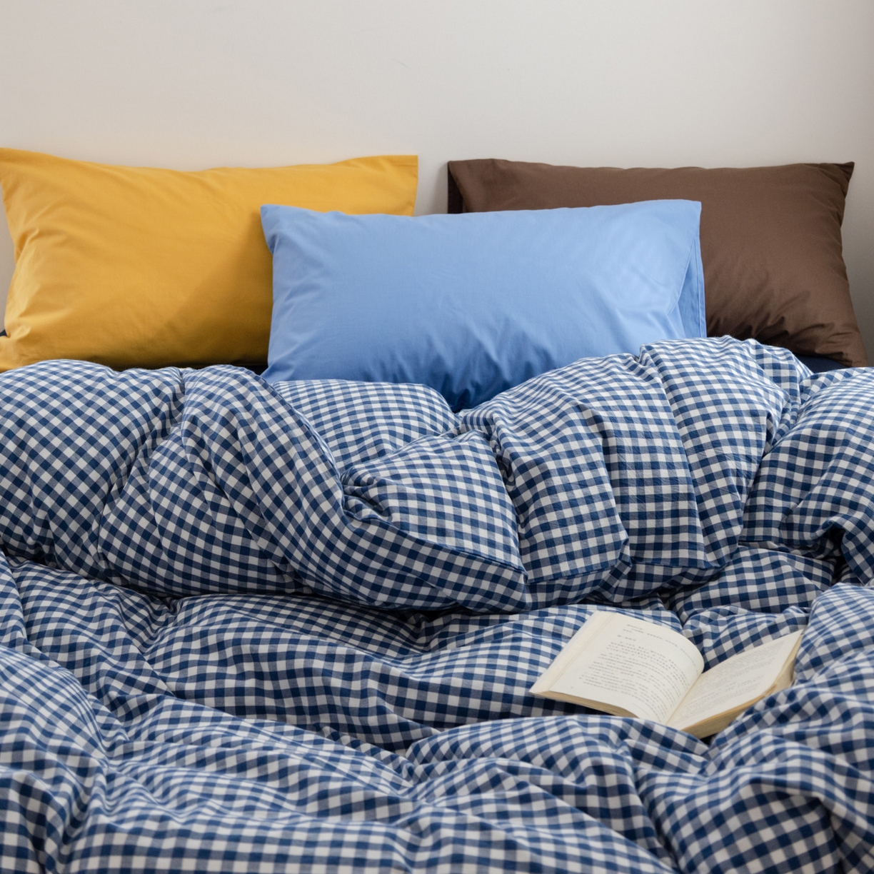 91家纺网 家纺一手货源 找家纺 艾沁家纺 2026新款全棉色织水洗棉格子条纹混搭四件套 佛罗伦萨-枕套（姜黄+巧克力）