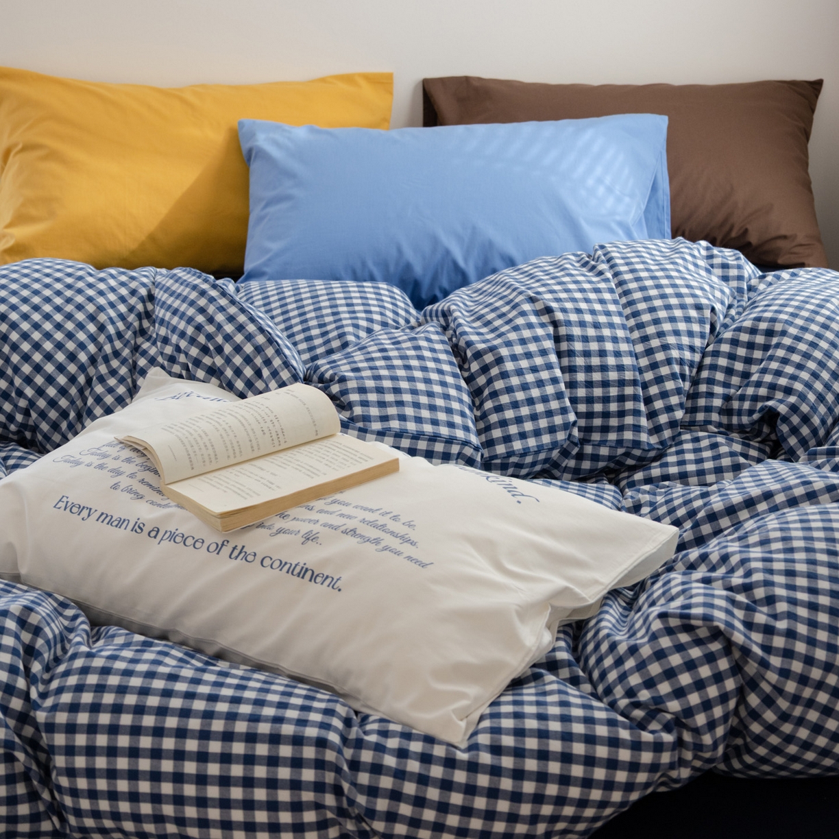 91家纺网 家纺一手货源 找家纺 艾沁家纺 2026新款全棉色织水洗棉格子条纹混搭四件套 佛罗伦萨-枕套（姜黄+巧克力）