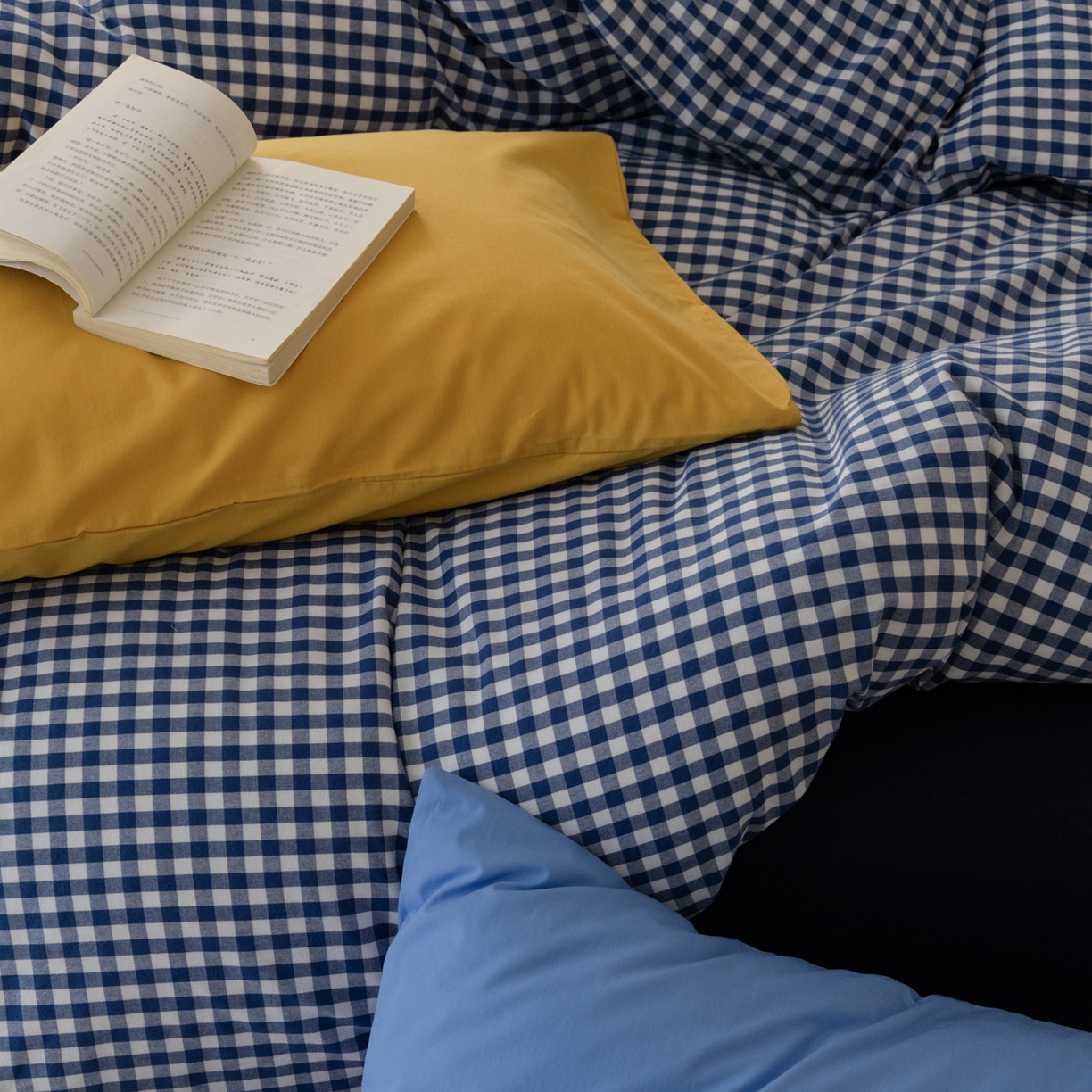 91家纺网 家纺一手货源 找家纺 艾沁家纺 2026新款全棉色织水洗棉格子条纹混搭四件套 佛罗伦萨-枕套（天真蓝+巧克力）