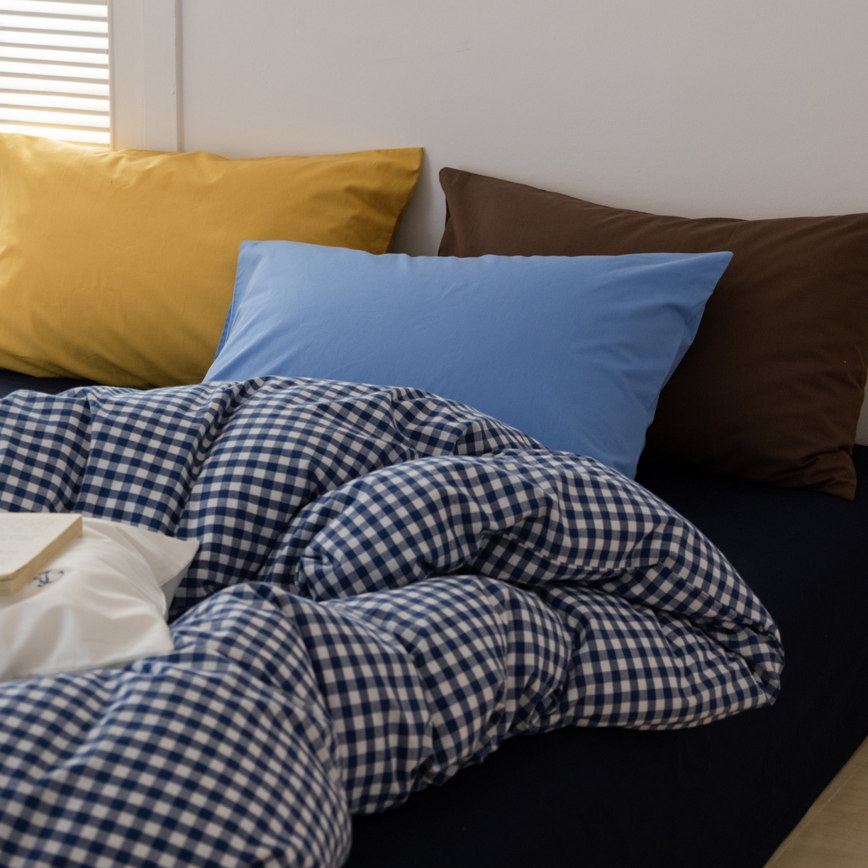 91家纺网 家纺一手货源 找家纺 艾沁家纺 2026新款全棉色织水洗棉格子条纹混搭四件套 佛罗伦萨-枕套（天真蓝+巧克力）