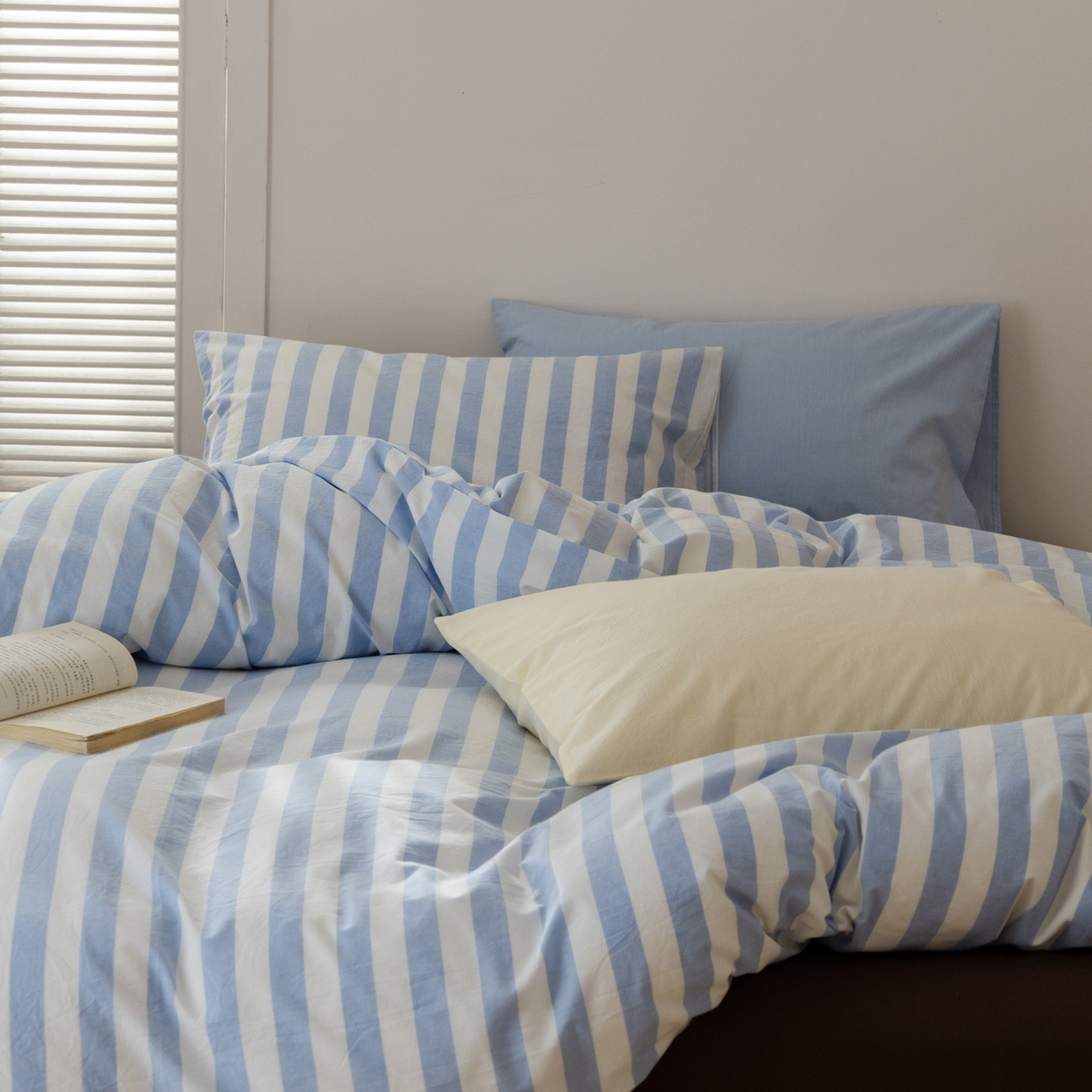91家纺网 家纺一手货源 找家纺 艾沁家纺 2026新款全棉色织水洗棉格子条纹混搭四件套 优山美地-枕套（蓝条+奶黄）
