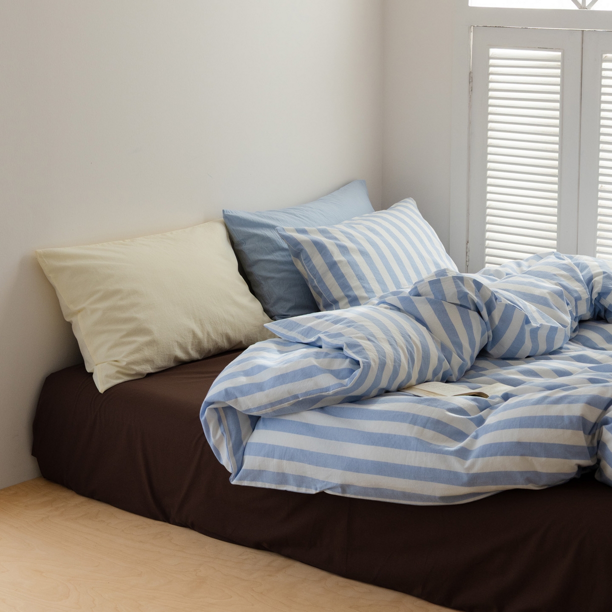 91家纺网 家纺一手货源 找家纺 艾沁家纺 2026新款全棉色织水洗棉格子条纹混搭四件套 优山美地-枕套（蓝条+奶黄）