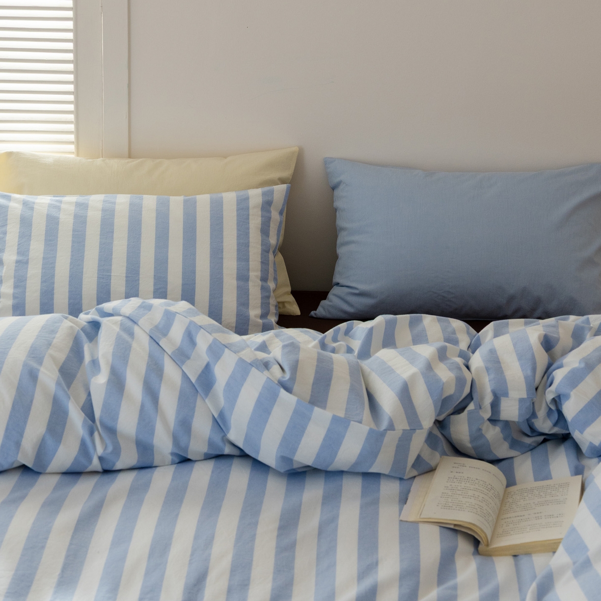 91家纺网 家纺一手货源 找家纺 艾沁家纺 2026新款全棉色织水洗棉格子条纹混搭四件套 优山美地-枕套（蓝条+浅蓝）