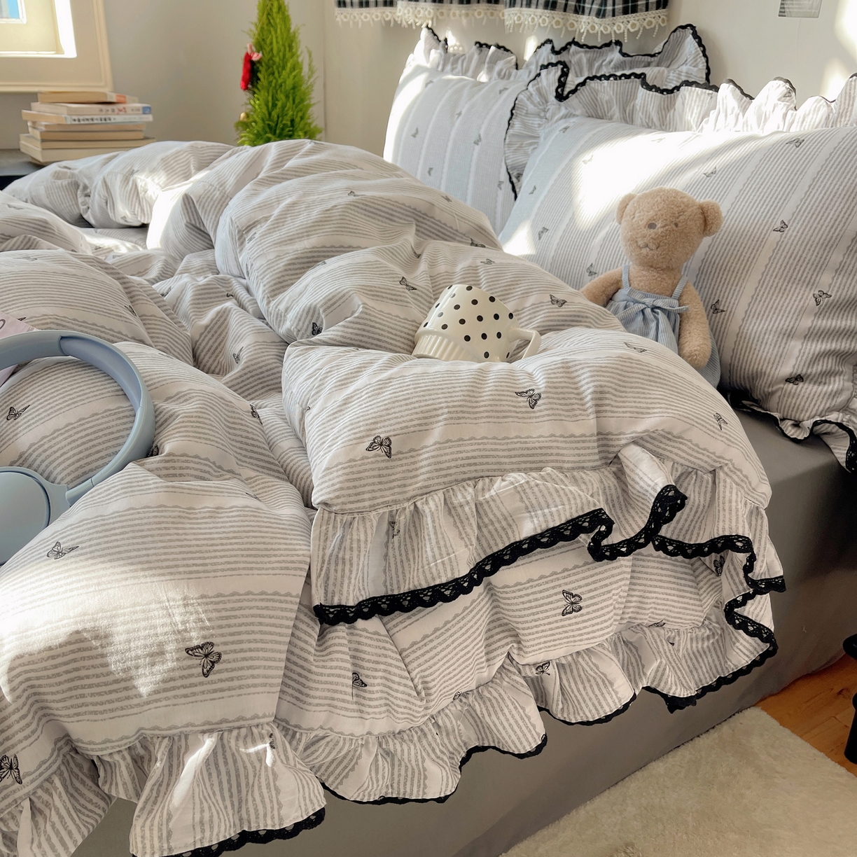 91家纺网 家纺一手货源 找家纺 三朵家纺 2026新款40支13070全棉纯棉韩版法式花边四件套 蝶舞飞扬