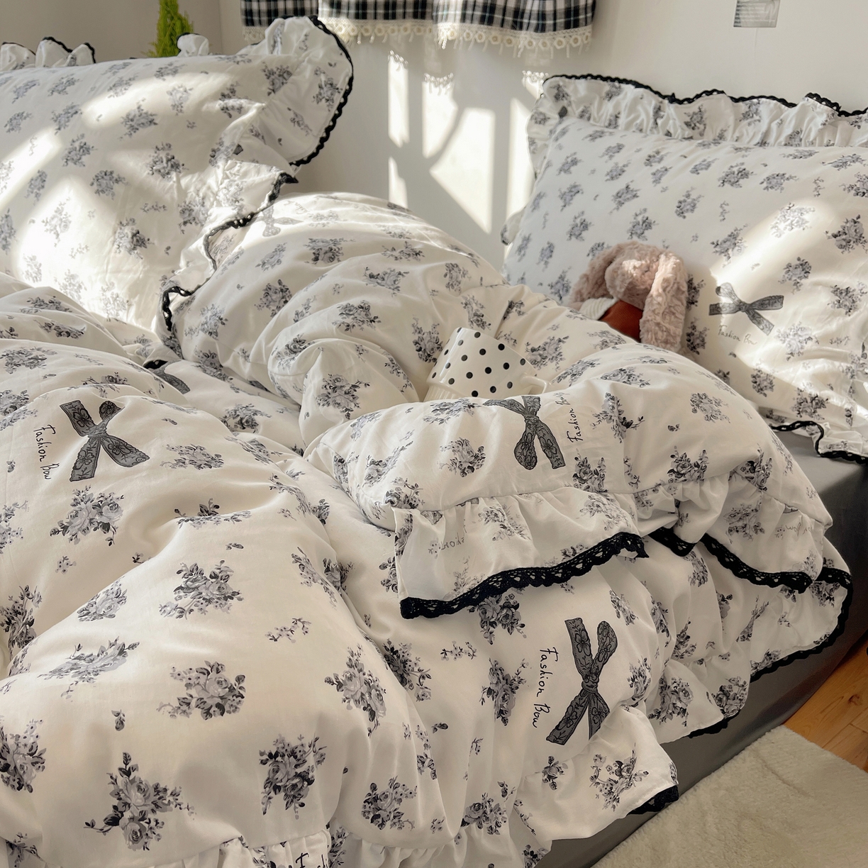 91家纺网 家纺一手货源 找家纺 三朵家纺 2026新款40支13070全棉纯棉韩版法式花边四件套 蝴蝶花语