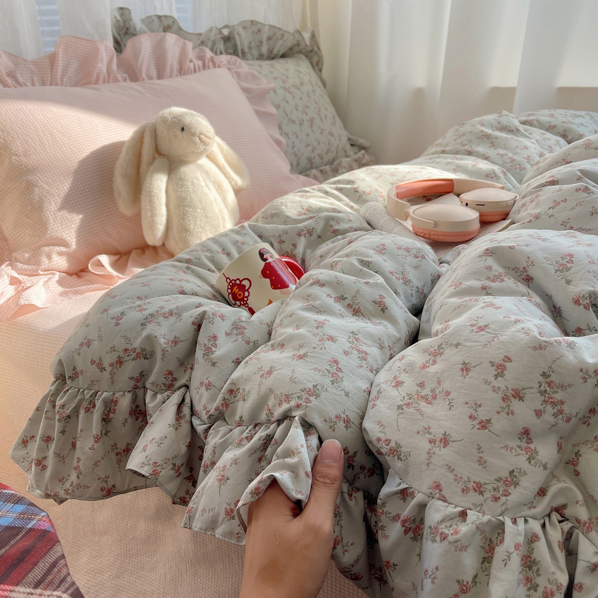 91家纺网 家纺一手货源 找家纺 三朵家纺 2026新款A类云柔水洗棉韩版法式花边云朵棉四件套 惜花灰绿