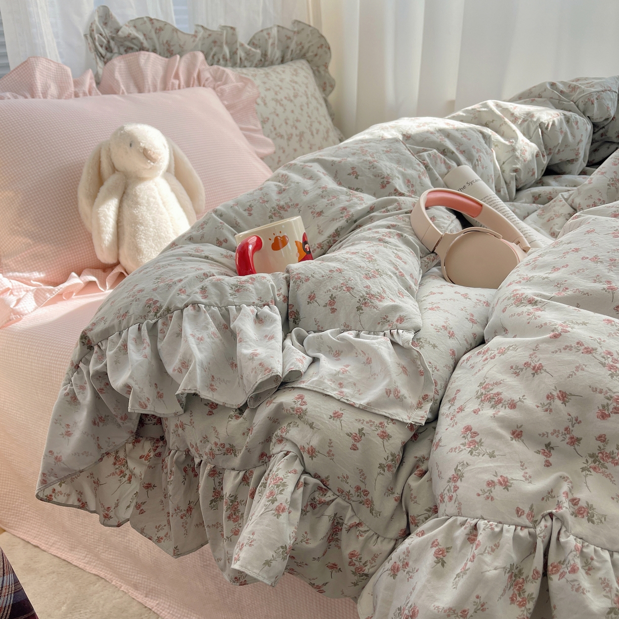 91家纺网 家纺一手货源 找家纺 三朵家纺 2026新款A类云柔水洗棉韩版法式花边云朵棉四件套 惜花灰绿