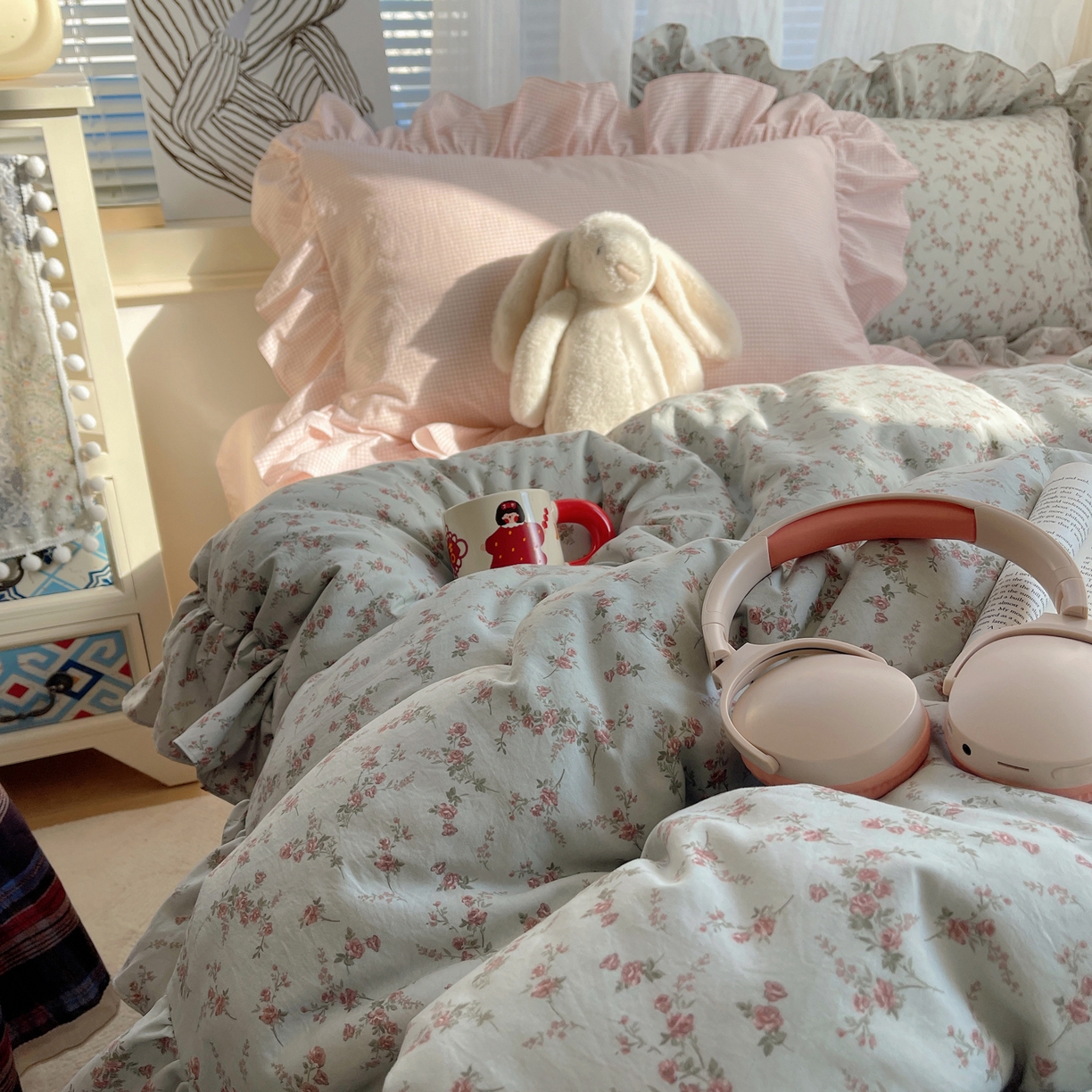 91家纺网 家纺一手货源 找家纺 三朵家纺 2026新款A类云柔水洗棉韩版法式花边云朵棉四件套 惜花灰绿