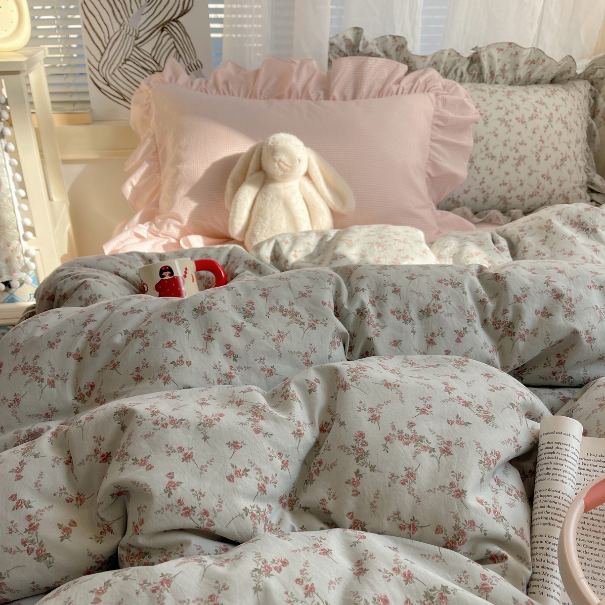 91家纺网 家纺一手货源 找家纺 三朵家纺 2026新款A类云柔水洗棉韩版法式花边云朵棉四件套 惜花灰绿