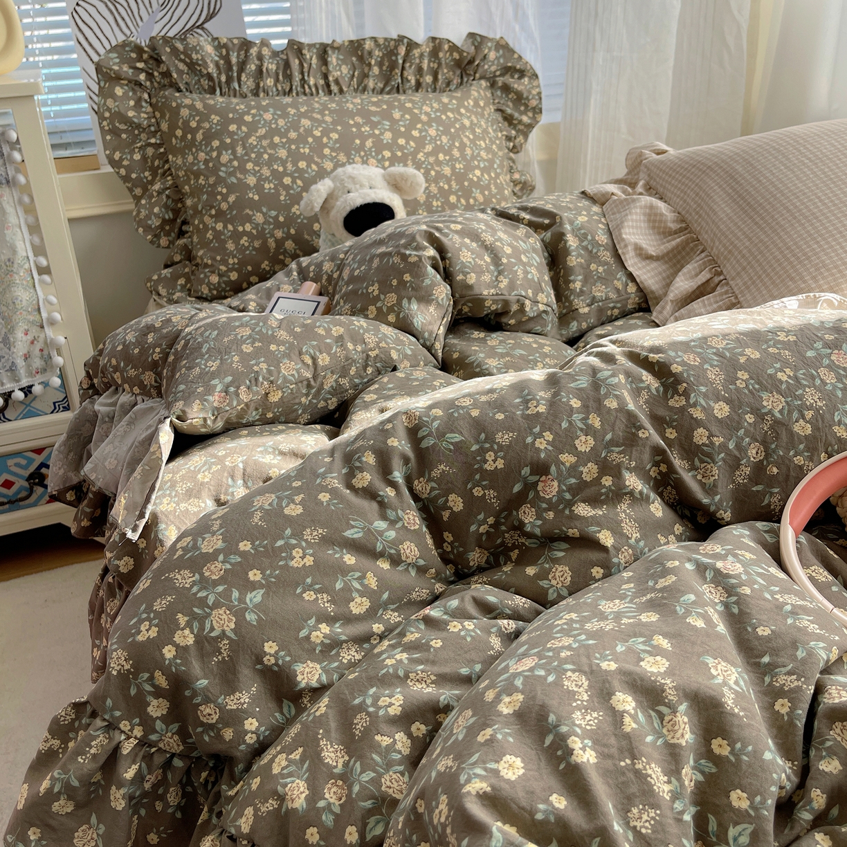 91家纺网 家纺一手货源 找家纺 三朵家纺 2026新款A类云柔水洗棉韩版法式花边云朵棉四件套 春夕集