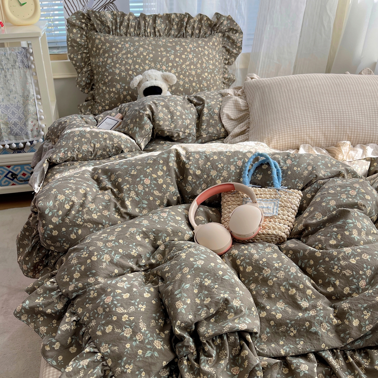 91家纺网 家纺一手货源 找家纺 三朵家纺 2026新款A类云柔水洗棉韩版法式花边云朵棉四件套 春夕集