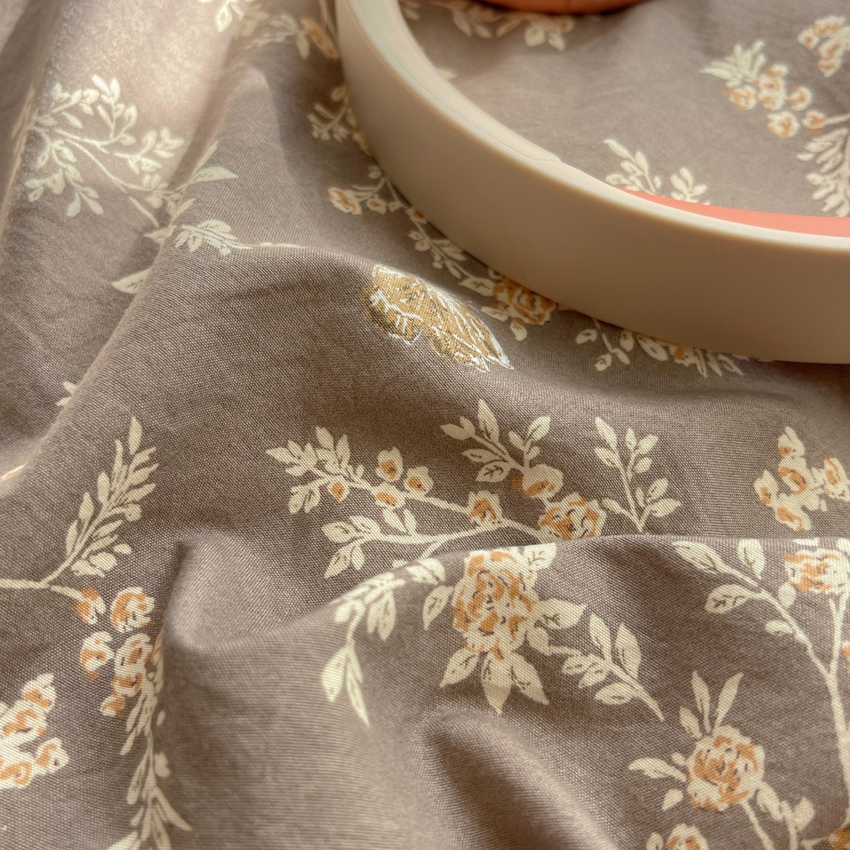 91家纺网 家纺一手货源 找家纺 三朵家纺 2026新款A类云柔水洗棉韩版法式花边云朵棉四件套 如漫