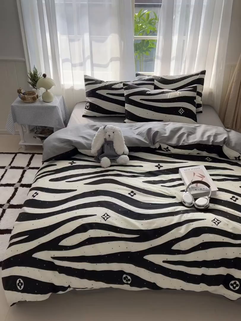 91家纺网 家纺一手货源 找家纺 曼之夏 2026新款全棉印花花卉四件套 英伦时尚