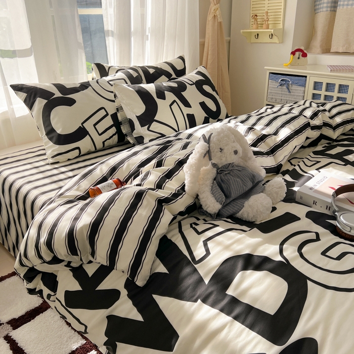 91家纺网 家纺一手货源 找家纺 曼之夏 2026新款全棉印花花卉四件套 字母游戏