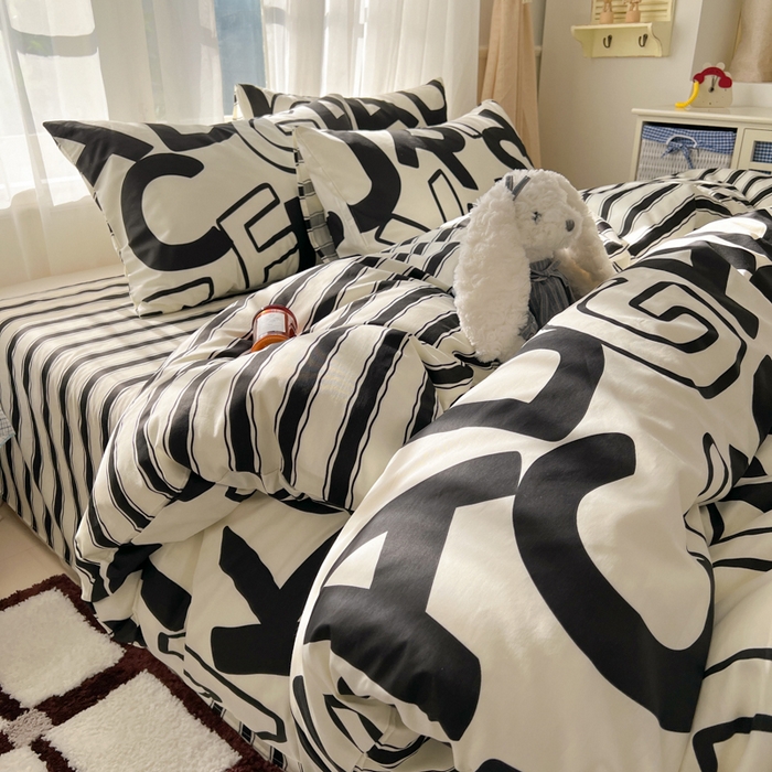 91家纺网 家纺一手货源 找家纺 曼之夏 2026新款全棉印花花卉四件套 字母游戏