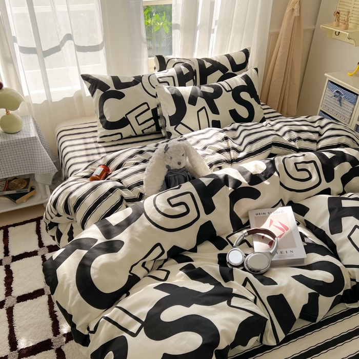 91家纺网 家纺一手货源 找家纺 曼之夏 2026新款全棉印花花卉四件套 字母游戏