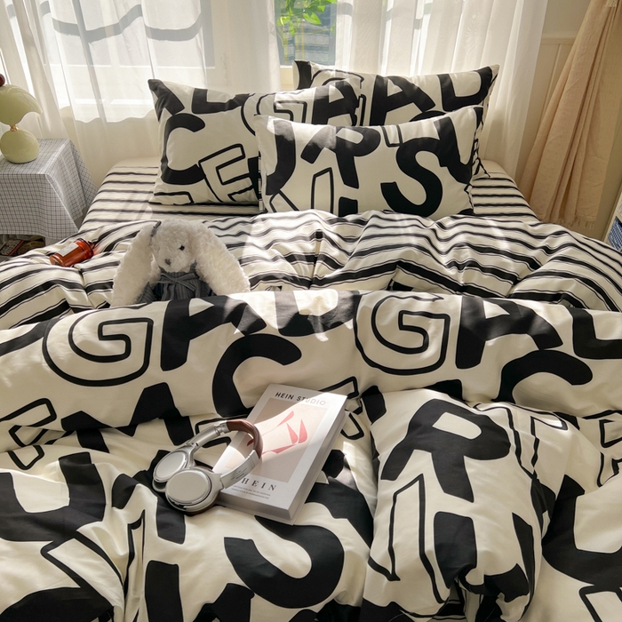 91家纺网 家纺一手货源 找家纺 曼之夏 2026新款全棉印花花卉四件套 字母游戏