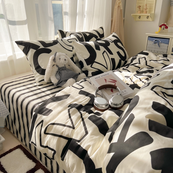 91家纺网 家纺一手货源 找家纺 曼之夏 2026新款全棉印花花卉四件套 字母游戏