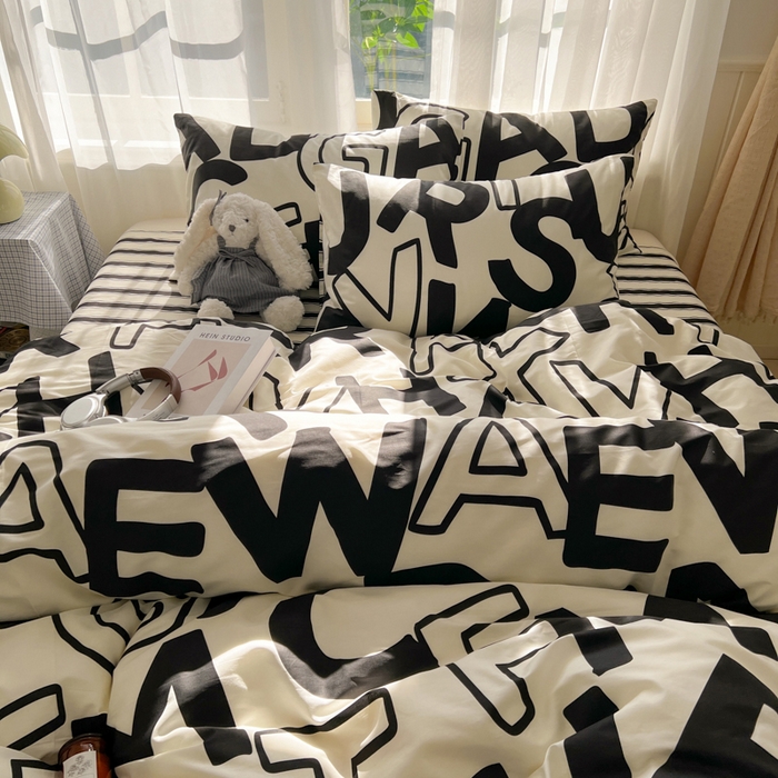 91家纺网 家纺一手货源 找家纺 曼之夏 2026新款全棉印花花卉四件套 字母游戏