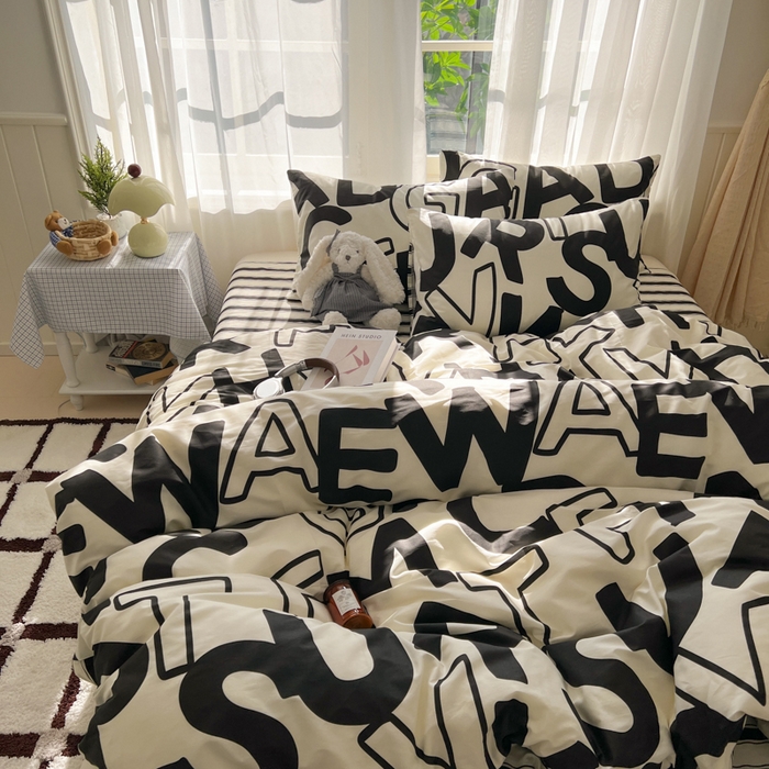 91家纺网 家纺一手货源 找家纺 曼之夏 2026新款全棉印花花卉四件套 字母游戏