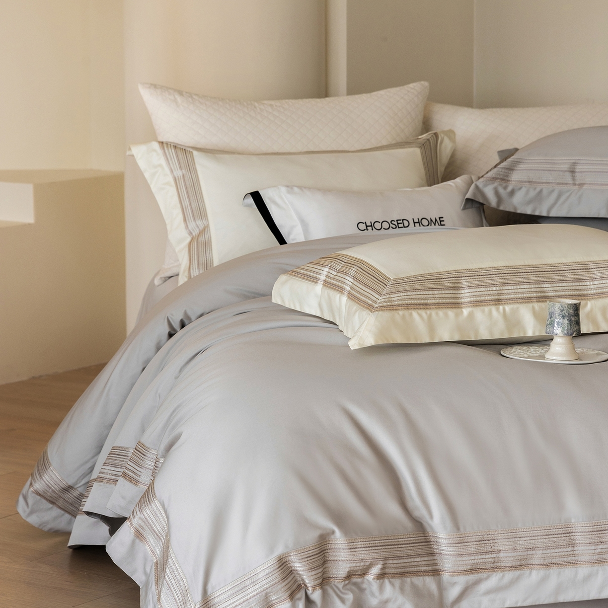 91家纺网 家纺一手货源 找家纺 （总）初拾 2026新款全棉纯棉简约刺绣老钱风四件套—圣托里尼