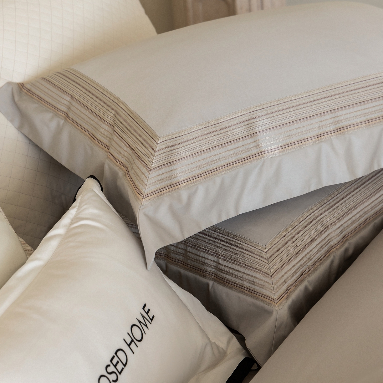 91家纺网 家纺一手货源 找家纺 （总）初拾 2026新款全棉纯棉简约刺绣老钱风四件套—圣托里尼