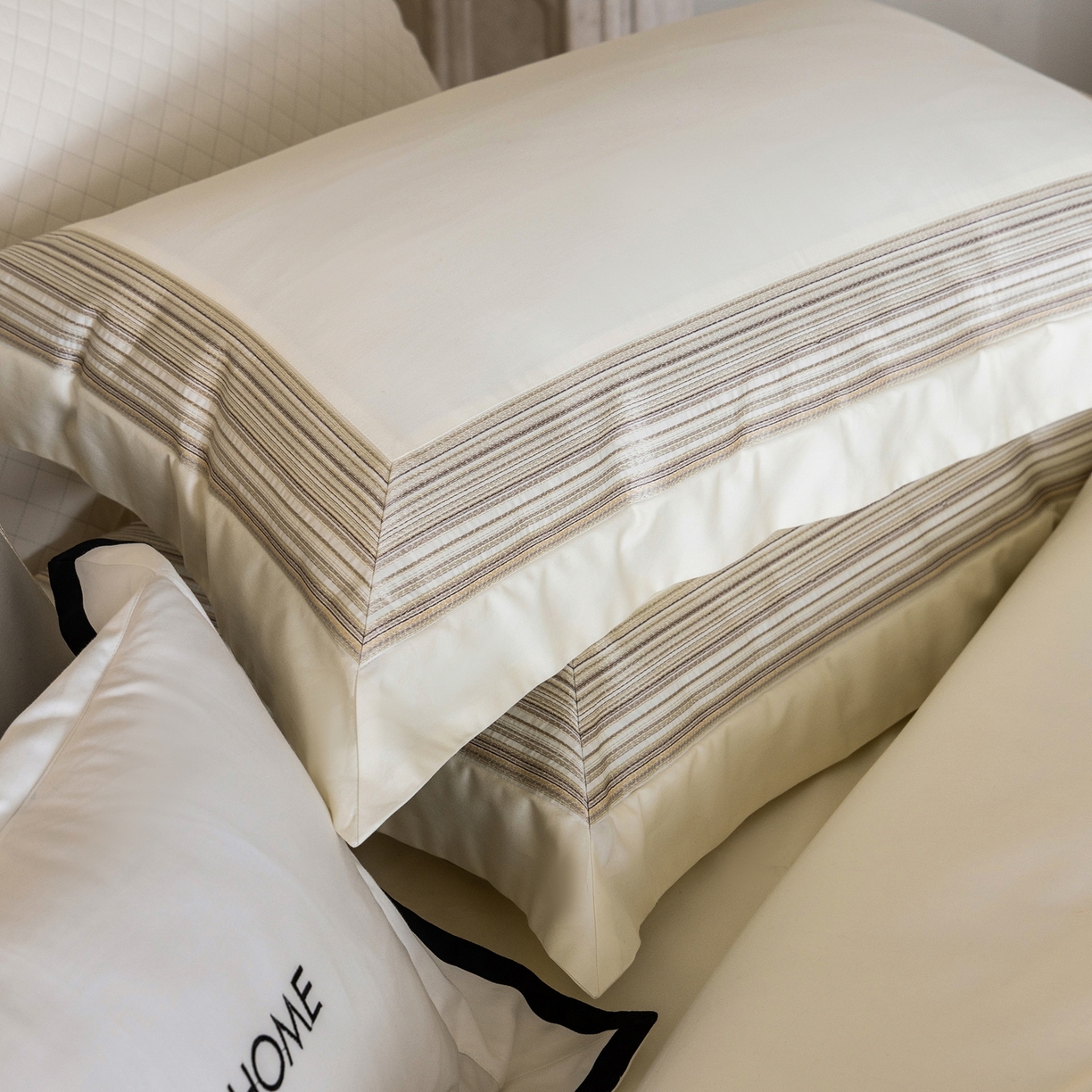 91家纺网 家纺一手货源 找家纺 初拾 2026新款全棉纯棉简约刺绣老钱风四件套—圣托里尼 圣托里尼-星光白