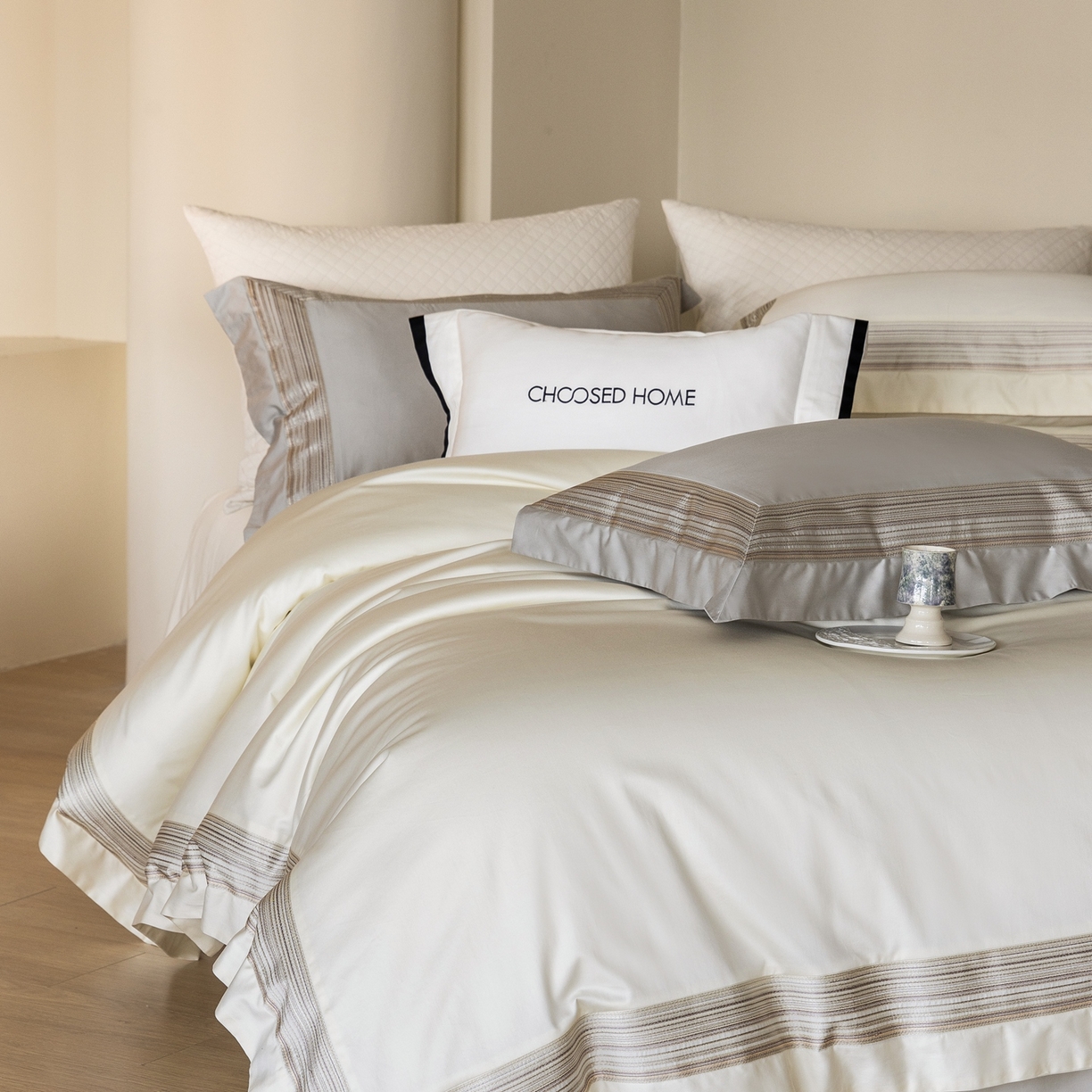 91家纺网 家纺一手货源 找家纺 初拾 2026新款全棉纯棉简约刺绣老钱风四件套—圣托里尼 圣托里尼-星光白