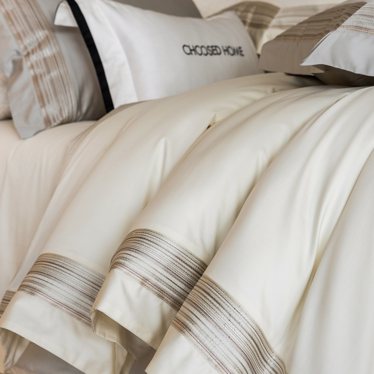 91家纺网 家纺一手货源 找家纺 初拾 2026新款全棉纯棉简约刺绣老钱风四件套—圣托里尼 圣托里尼-星光白