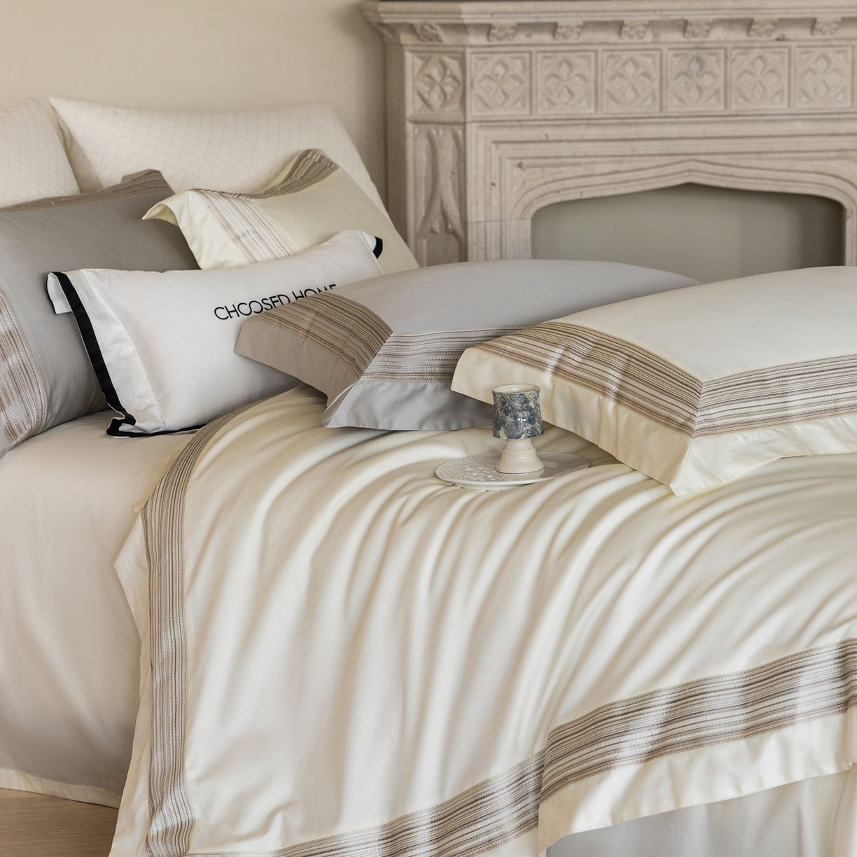 91家纺网 家纺一手货源 找家纺 初拾 2026新款全棉纯棉简约刺绣老钱风四件套—圣托里尼 圣托里尼-星光白