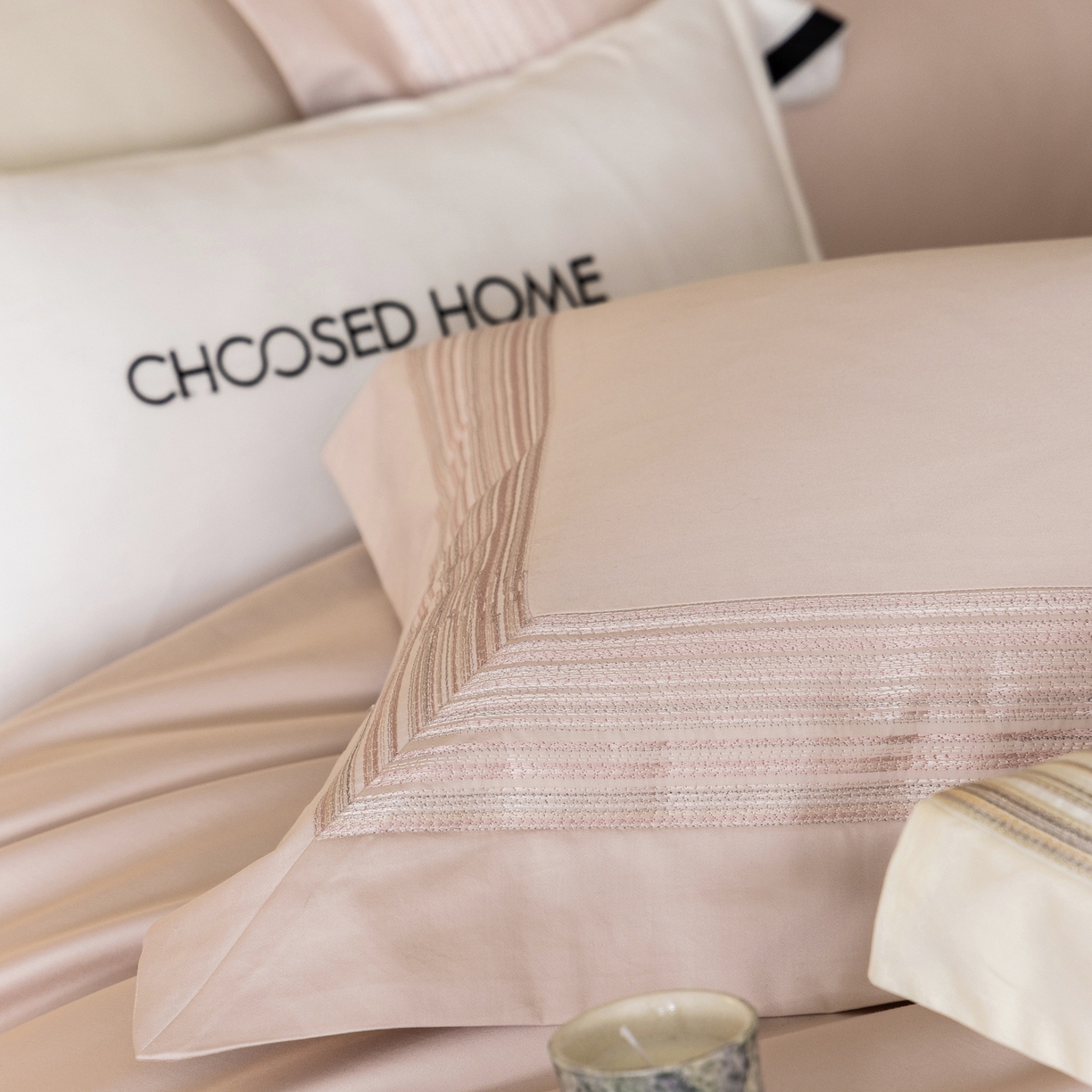 91家纺网 家纺一手货源 找家纺 初拾 2026新款全棉纯棉简约刺绣老钱风四件套—圣托里尼 圣托里尼-樱花粉