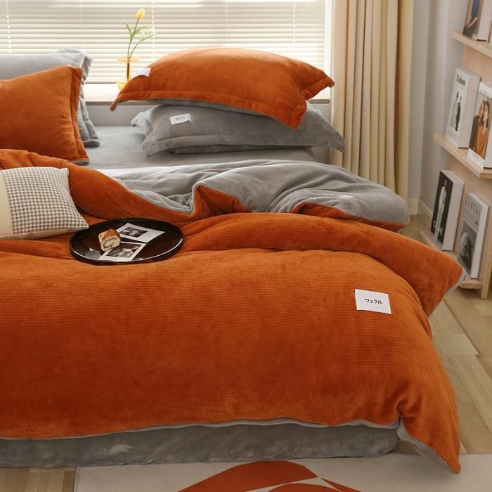 91家纺网 家纺一手货源 找家纺 日式无印风纯色拼色高克重230克宝宝绒牛奶绒华夫格四件套