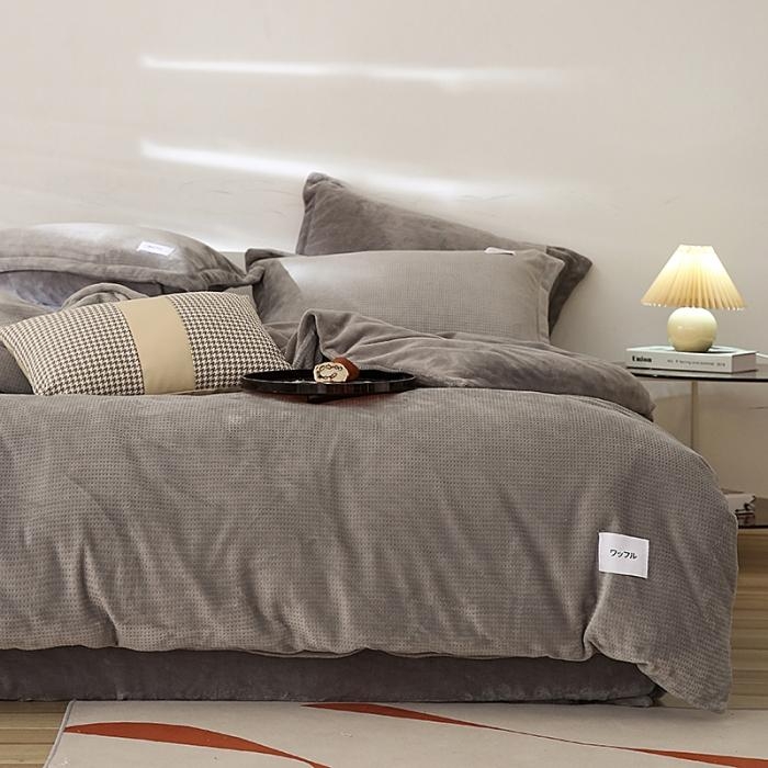 91家纺网 家纺一手货源 找家纺 日式无印风纯色拼色高克重230克宝宝绒牛奶绒华夫格四件套