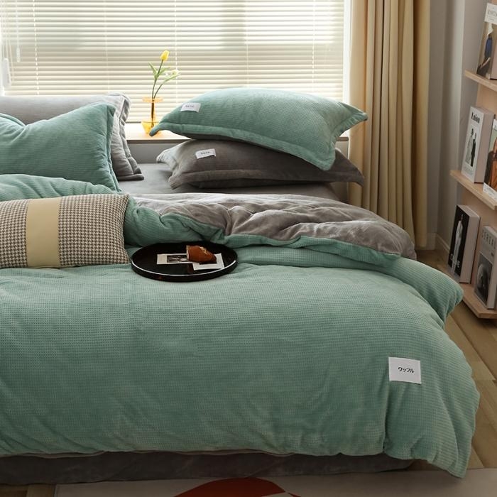 91家纺网 家纺一手货源 找家纺 日式无印风纯色拼色高克重230克宝宝绒牛奶绒华夫格四件套 浅绿色