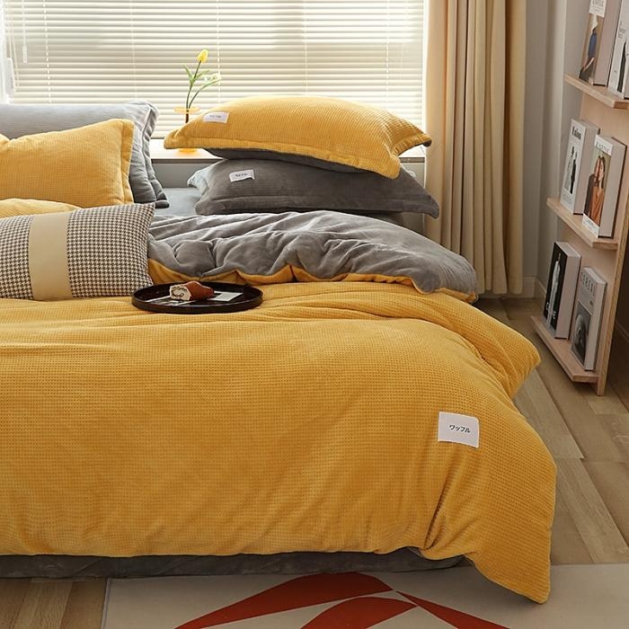 91家纺网 家纺一手货源 找家纺 日式无印风纯色拼色高克重230克宝宝绒牛奶绒华夫格四件套 姜黄色