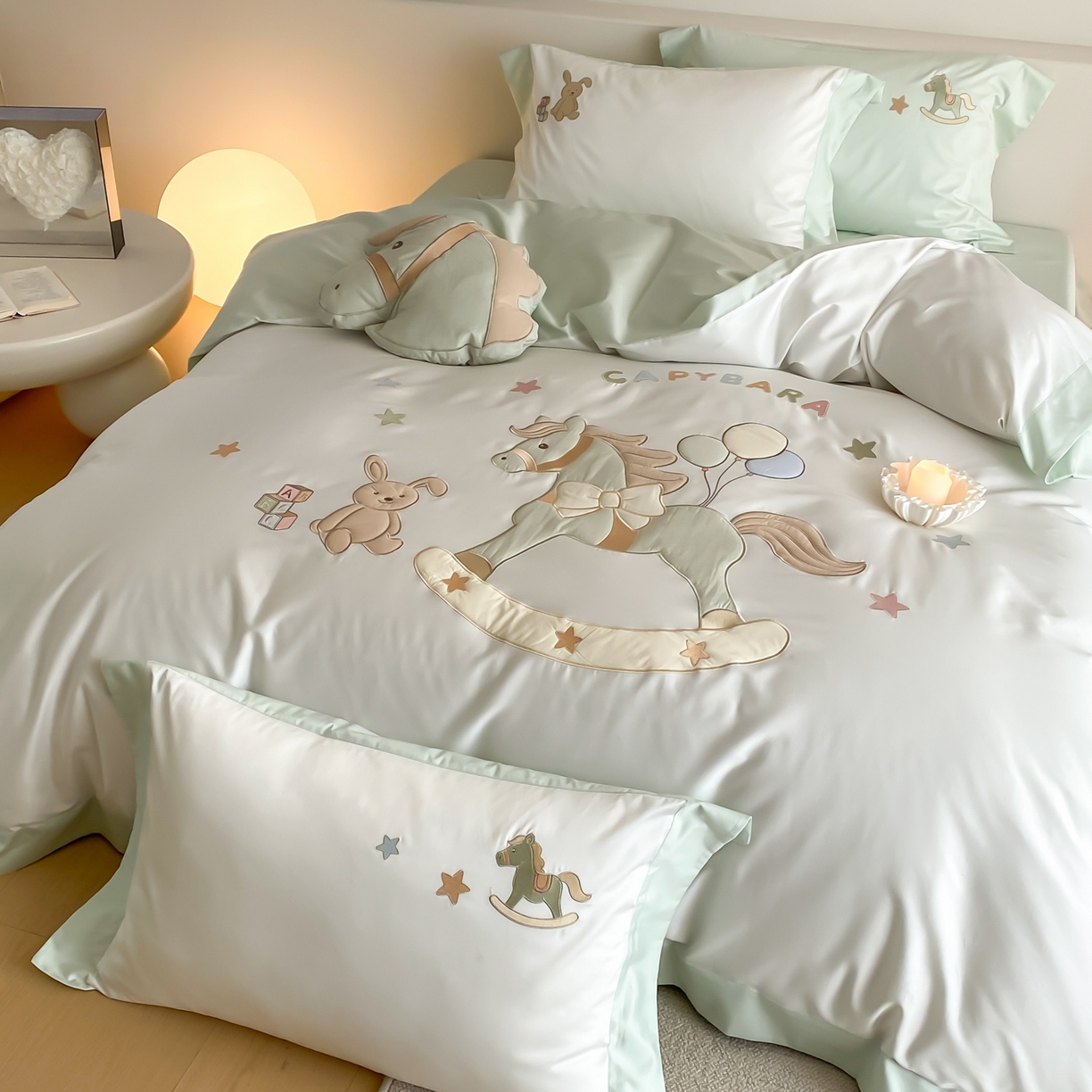 91家纺网 家纺一手货源 找家纺 （总）FORTWO家纺原创设计（FOR TWO家纺） 2026新款50长绒棉拼角贴布绣四件套-幸运木马