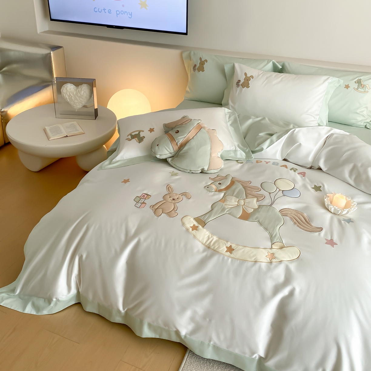 91家纺网 家纺一手货源 找家纺 （总）FORTWO家纺原创设计（FOR TWO家纺） 2026新款50长绒棉拼角贴布绣四件套-幸运木马